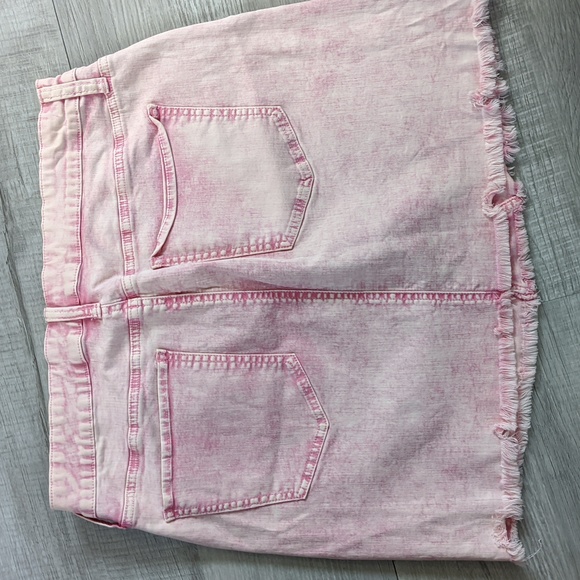 Acid Wash Pink Denim Jean Skirt Junior Women Size 17 Frayed Hem - Picture 5 of 5
